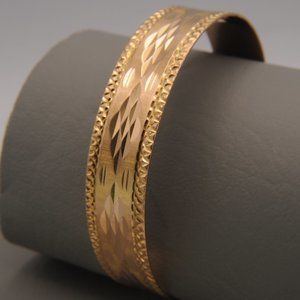 18K Yellow Gold Bangle - Solid Substantial Piece -  Scallop Edge